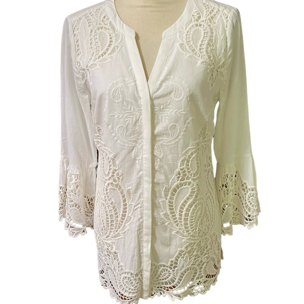 NWT Chicos White Embroidered Blouse